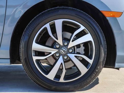 Certified 2024 Honda Odyssey Touring image 11