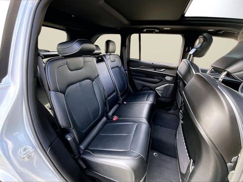 Used 2022 Jeep Grand Cherokee Overland w/ Advanced Protech Group III image 24