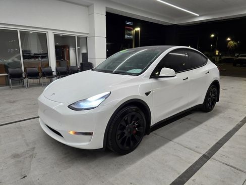 Used 2023 Tesla Model Y Long Range image 2