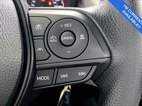 Used 2025 Toyota Corolla Cross L image 27