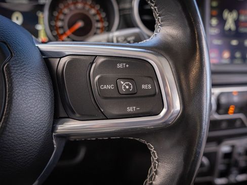 Used 2022 Jeep Gladiator Overland w/ Popular Equipment Package AWD/4WD image 12