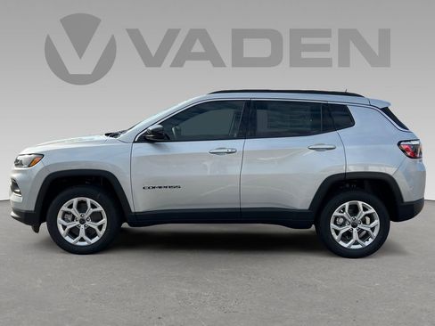 New 2025 Jeep Compass Latitude image 4