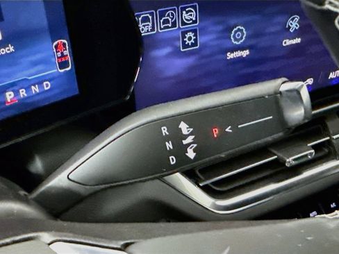 Used 2025 Chevrolet Equinox EV LT w/ Comfort Package FWD image 17