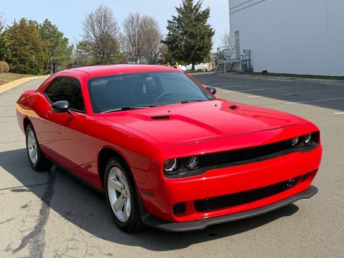 Used 2010 Dodge Challenger SE RWD image 10