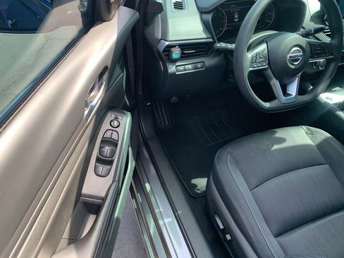 Used 2022 Nissan Altima 2.5 SV FWD image 11