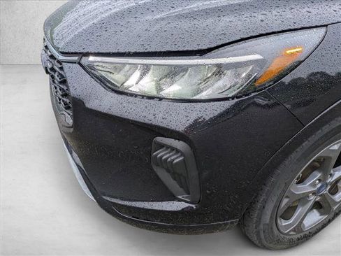 Used 2024 Ford Escape ST-Line w/ Tech Pack #1 FWD image 9