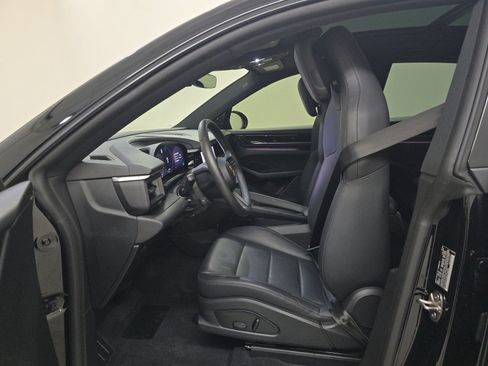 Used 2025 Porsche Macan Electric RWD image 6