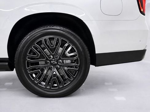Used 2026 Chevrolet Suburban High Country AWD/4WD image 8