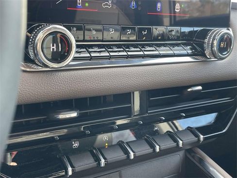 Used 2025 GMC Canyon Denali image 26