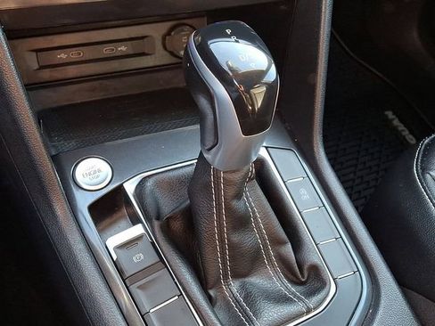 Used 2022 Volkswagen Tiguan SE image 17