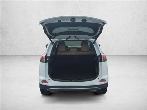 Used 2018 Toyota RAV4 XLE image 9