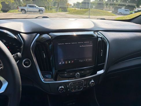 Used 2023 Chevrolet Traverse LT FWD image 16