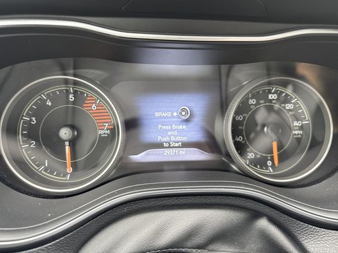 Used 2022 Jeep Cherokee Limited image 17