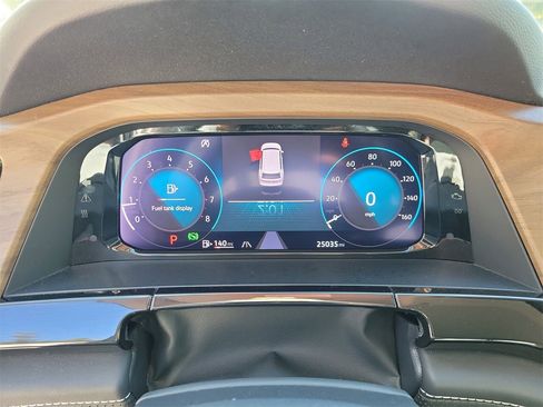 Used 2025 Volkswagen Atlas SE image 22