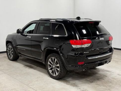Used 2017 Jeep Grand Cherokee Overland AWD/4WD image 9
