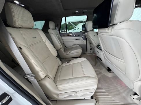Used 2022 Cadillac Escalade Sport Platinum w/ Heavy-Duty Trailer Package AWD/4WD image 25