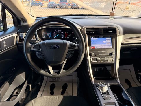 Used 2019 Ford Fusion SE image 30