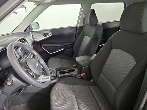 Certified 2025 Kia Soul LX w/ LX Technology Package FWD image 12