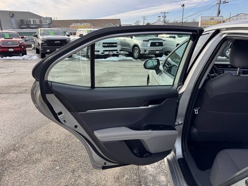 Used 2019 Toyota Camry LE w/ Convenience Package image 27