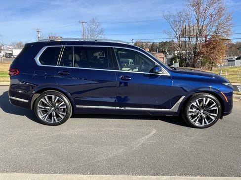 Used 2024 BMW X7 xDrive40i w/ Premium Package image 10