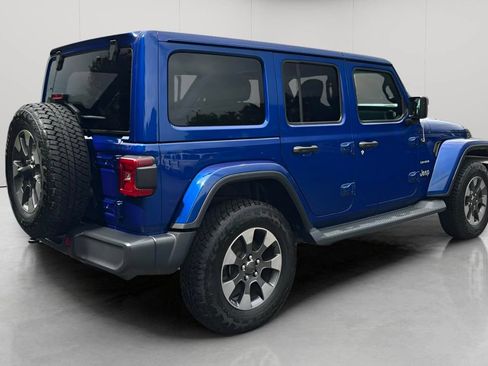 Used 2019 Jeep Wrangler Unlimited Sahara AWD/4WD image 4