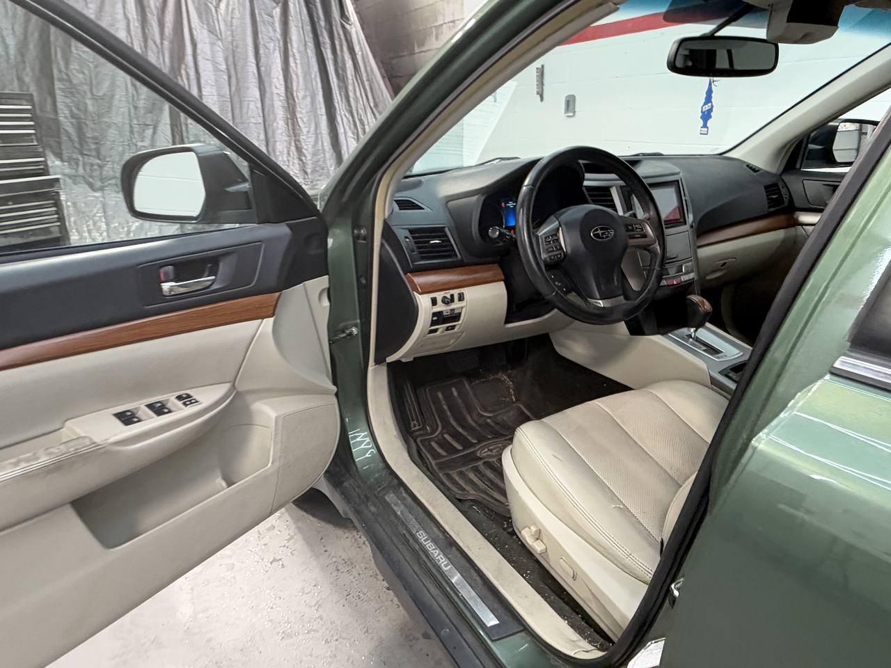Used 2013 Subaru Outback 2.5i Limited w/ Moonroof Pkg AWD/4WD image 17