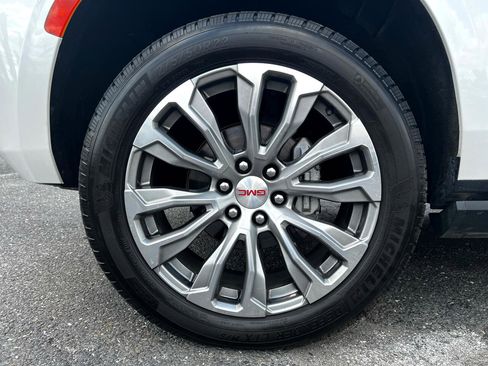 Used 2022 GMC Yukon XL AT4 image 28