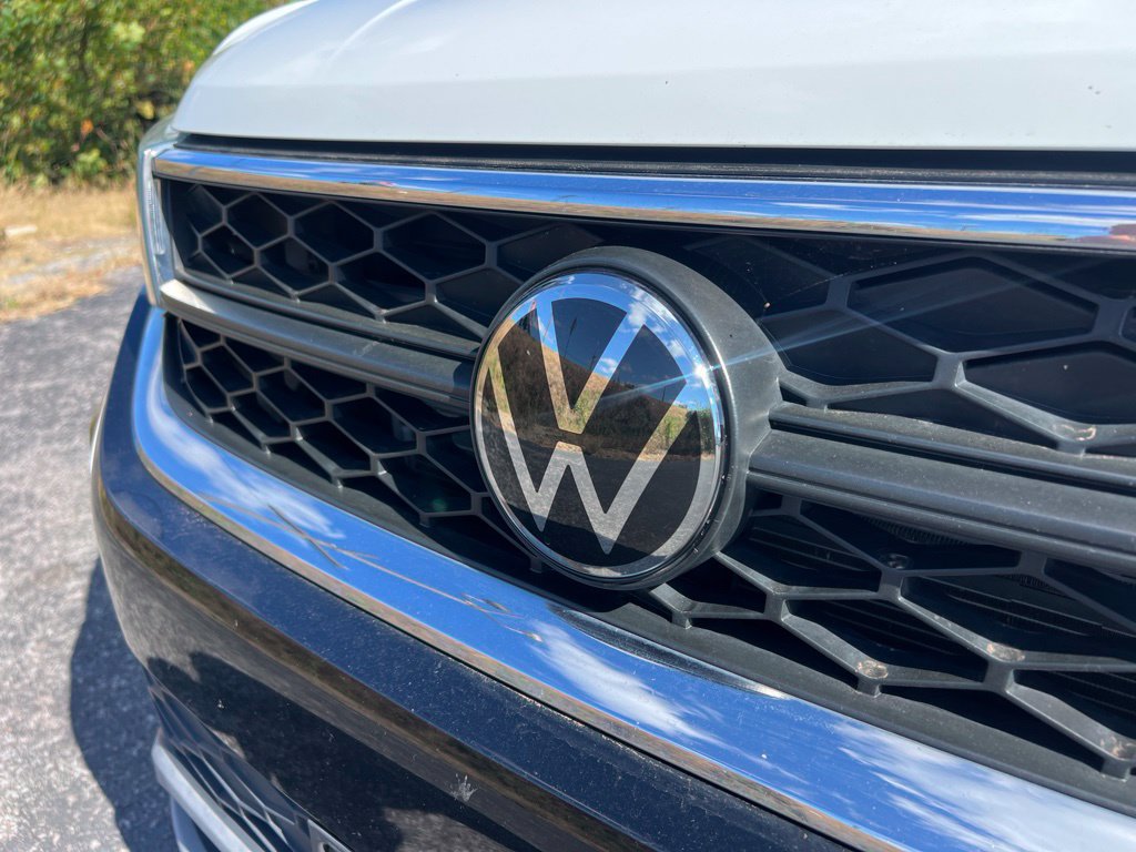 Certified 2023 Volkswagen Taos SE w/ Panoramic Sunroof Package FWD image 12