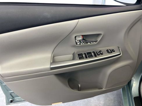 Used 2016 Toyota Prius V Four FWD image 17