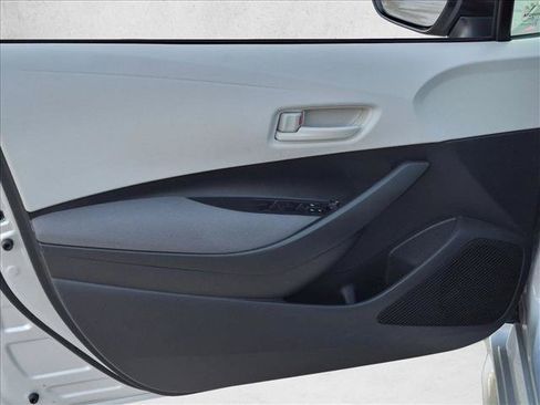 Used 2025 Toyota Corolla LE FWD image 12