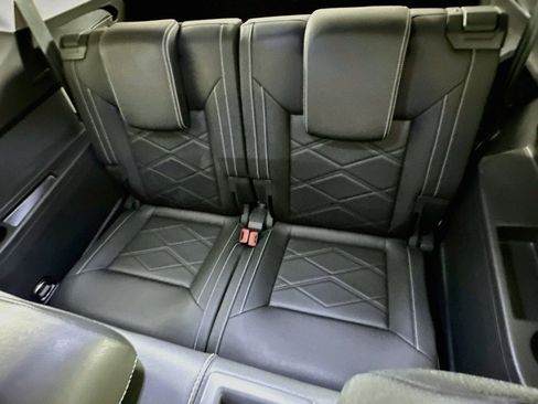 Used 2025 Volkswagen Atlas SE FWD image 29