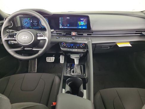 New 2025 Hyundai Elantra SEL image 4