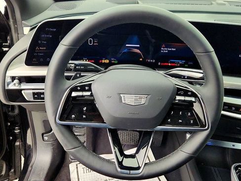 Used 2024 Cadillac Lyriq Luxury image 13