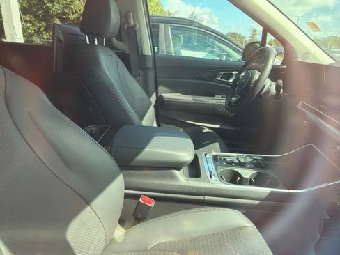 Used 2025 Kia Carnival SX Prestige FWD image 3