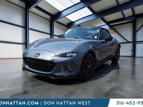 Used 2021 MAZDA MX-5 Miata Club RWD image 19