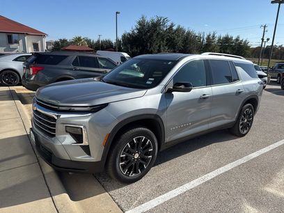 Used 2025 Chevrolet Traverse LT w/ Sun and Wheel Package