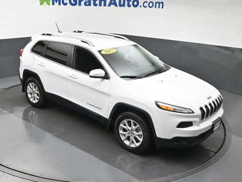 Used 2015 Jeep Cherokee Latitude w/ Cold Weather Group AWD/4WD image 3
