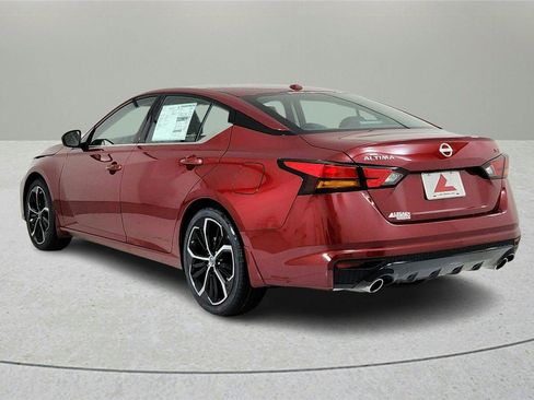 Used 2024 Nissan Altima 2.5 SR FWD image 5