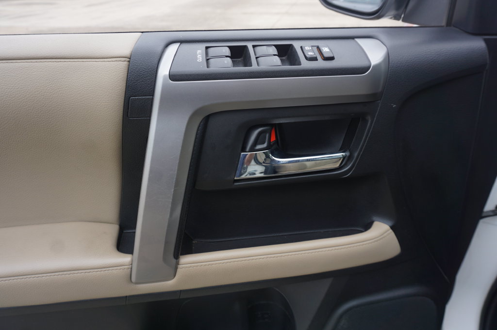 Used 2021 Toyota 4Runner SR5 Premium w/ Moonroof Package RWD image 4
