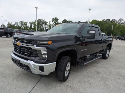 Used 2024 Chevrolet Silverado 2500 LT image 3