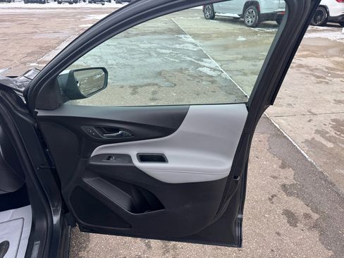 Used 2019 Chevrolet Equinox Premier image 16