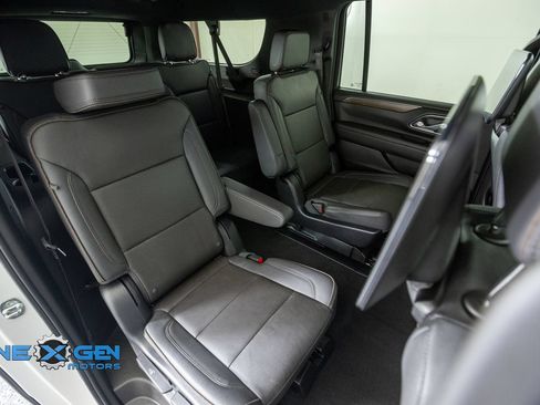 Used 2024 Chevrolet Suburban High Country w/ Advanced Technology Package AWD/4WD image 39