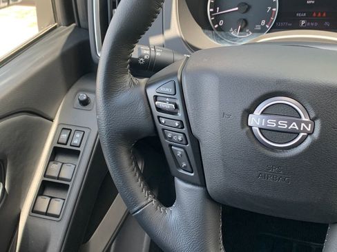 Used 2025 Nissan Frontier SV w/ SV Convenience Package RWD image 13