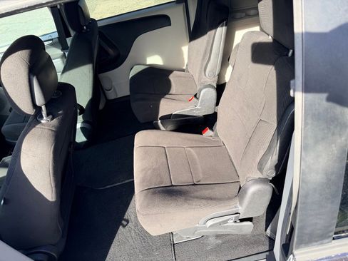 Used 2013 Dodge Grand Caravan SE image 12