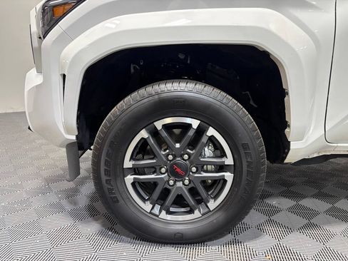 Used 2025 Toyota Tacoma TRD Sport AWD/4WD image 9