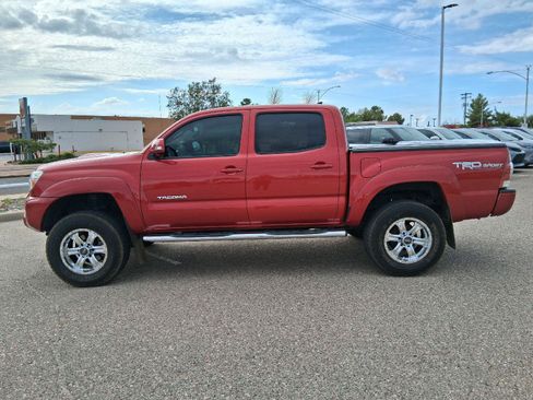 Used 2015 Toyota Tacoma PreRunner w/ TRD Sport Package RWD image 2