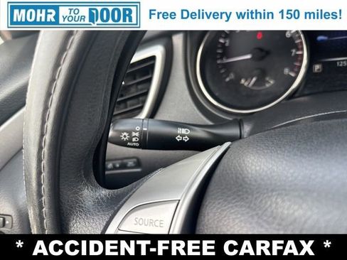 Used 2016 Nissan Rogue SV w/ SV Premium Package image 16