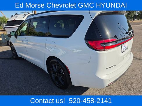 Used 2025 Chrysler Pacifica Limited FWD image 3