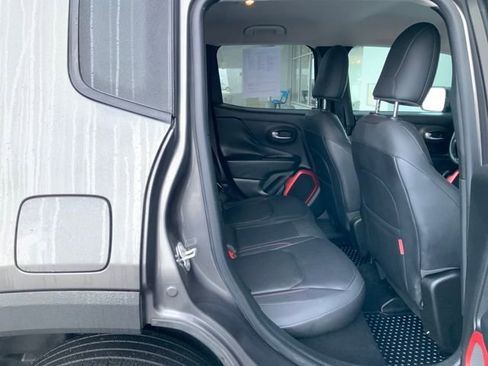 Used 2016 Jeep Renegade Trailhawk w/ Premium Trailhawk Package image 18