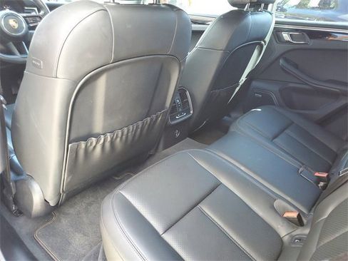 Used 2022 Porsche Macan image 35